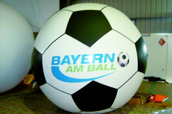 Werbeartikel: Bayern-Ball Fesselballons